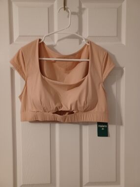 HALARA Peachy Square Neck Short Sleeve Crop Top with Front Cutout